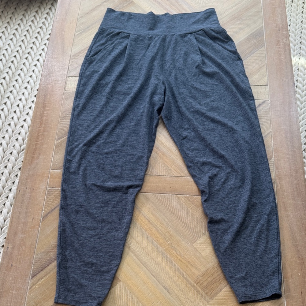 Vuori Lux Harem pants in Heather Blue